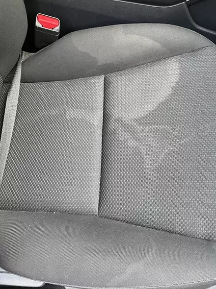 Eliminación de manchas y cercos blancos en tapicerías de coches Eliminamos las manchas más difíciles de la tapicería de tu coche en Valdemoro, Madrid
