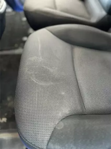 Eliminación de manchas y cercos blancos en tapicerías de coches Eliminamos las manchas más difíciles de la tapicería de tu coche en Valdemoro, Madrid